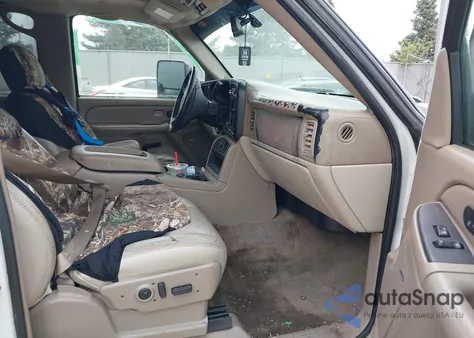 2005 Chevrolet Suburban 1500 Lt z USA, uszkodzony, nr VIN 1GNFK16Z05J129302